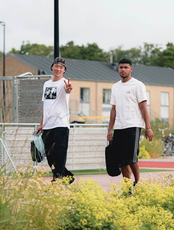 조규성(왼쪽). 구단 사회관계망서비스(SNS) 갈무리