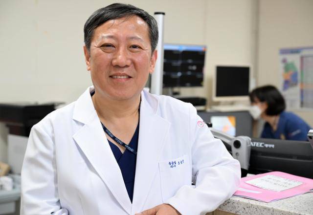 지난달 9일 강원 영월군 영월의료원에서 만난 조승연 전 인천의료원장은 "윤석열 정부의 의료개혁에는 공공의료가 빠져 있다"고 지적하며 "새 정부가 지역 간 의료 격차 해소를 위해 공공의료를 무기로 삼아야 한다"고 조언했다. 영월=김표향 기자