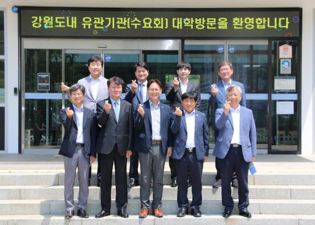 ▲ 강원도민일보와 춘천지역 경제분야 기관·단체들의 모임인 수요회가 18일 한국폴리텍Ⅲ대학 춘천캠퍼스에서 교류 간담회와 교육시설 견학 행사를 가졌다.