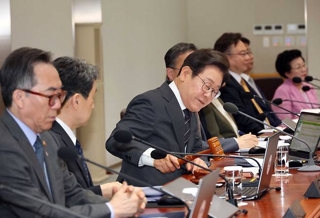 이재명 대통령이 19일 용산 대통령실에서 국무회의를 주재하고 있다. 김호영 기자