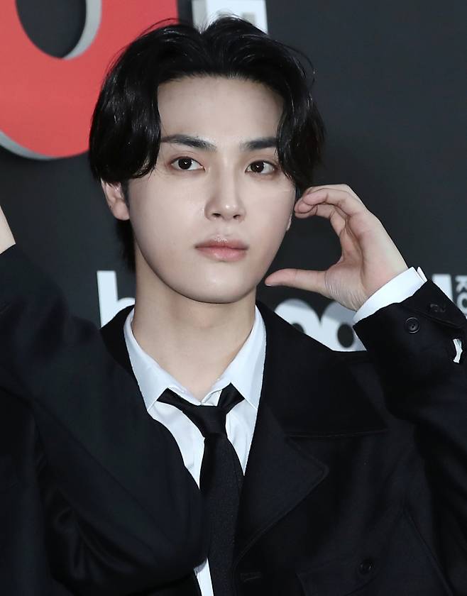 그룹 더보이즈 주학년이 지난 18일 사생활 논란으로 그룹과 소속사에서 퇴출됐으나, 19일 자신의 인스타그램을 통해 일본 AV(성인비디오) 배우 출신 인플루언서와의 술자리 동석은 사실이라고 인정하면서도 "성매매나 그 어떤 불법 행위를 한 사실은 없다"고 밝혔다./사진=뉴스1