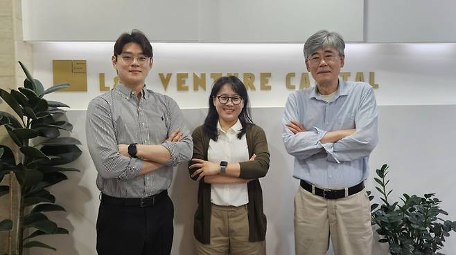 (왼쪽부터)엘앤에스벤처캐피탈 박주영 책임심사역, 김지혜 상무, 장동식 대표 /사진=최태범 기자