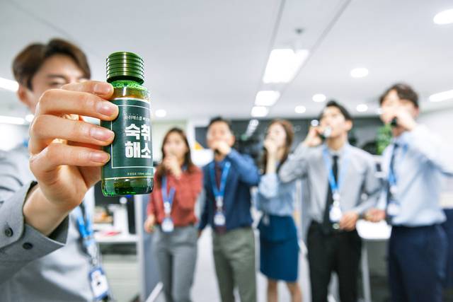 숙취해소제라고 표시·광고하는 제품들이 대체로 실제 숙취해소 효과가 있는 것으로 확인됐다. 사진은 기사의 특정 사실과 관련 없음. 게티이미지뱅크