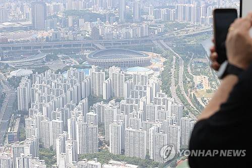 강남 3구 아파트 (서울=연합뉴스) 강민지 기자 = 사진은 서울 송파구 서울 스카이에서 본 일대 아파트. 2025.6.8 mjkang@yna.co.kr