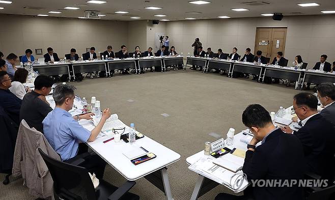 국정기획위원회 산업부 업무보고 (세종=연합뉴스) 배재만 기자 = 19일 정부세종컨벤션센터에서 열린 국정기획위원회 경제2분과의 산업통상자원부 업무보고. 2025.6.19 scoop@yna.co.kr