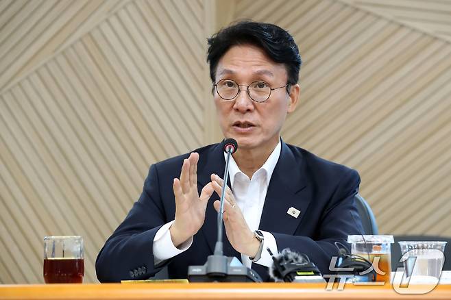 김민석 국무총리 후보자가 20일 오전 대구 수성구 알파시티 내 대구디지털혁신진흥원에서 열린 '인공지능 전환(AX) 연구거점 조성을 위한 경청 간담회'에 참석해 모두발언을 하고 있다. 2025.6.20/뉴스1 ⓒ News1 공정식 기자