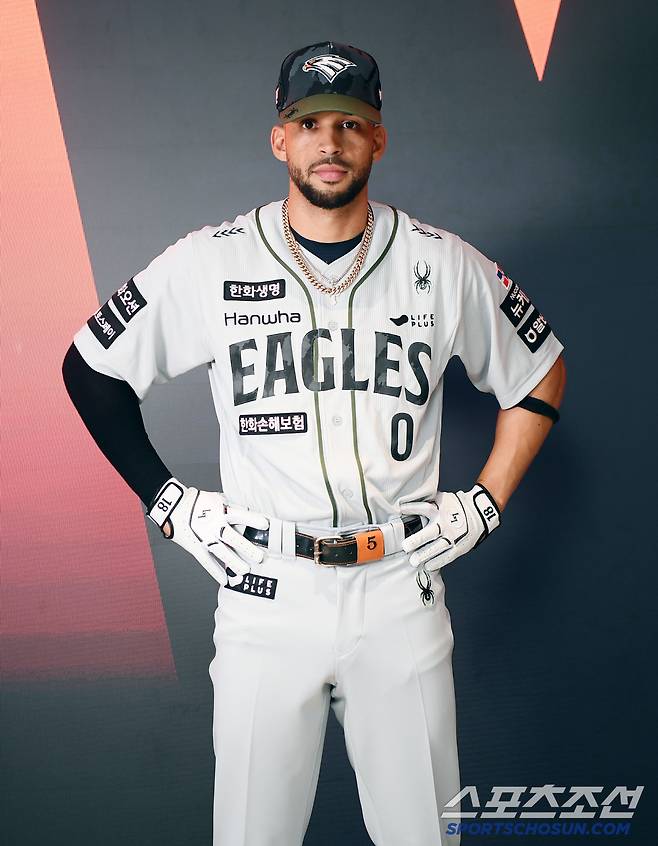 20일 대전 한화생명볼파크. 한화의 대체용병 루이스 리베라토가 유니폼을 입고 포즈 취했다. 대전=정재근 기자 cjg@sportschosun.com/2025.6.20/