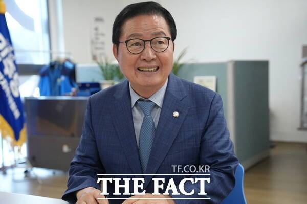 장종태 더불어민주당 의원(대전 서구 갑)이 지난 16일 <더팩트>와 인터뷰를 진행하고 있다. /정예준 기자