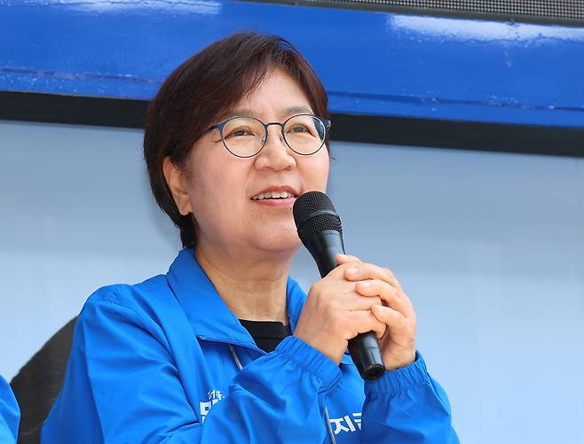 이재명 정부의 보건복지부 수장으로 가장 유력하게 거론됐던 정은경 전 질병관리청장이, 최근 배우자의 신종 코로나바이러스 감염증(코로나19) 관련 주식 투자 의혹이 불거지면서 사실상 후보군에서 제외됐다./연합뉴스