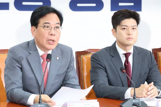 국민의힘 송언석 원내대표가 19일 서울 여의도 국회에서 열린 "비리백화점 이재명 정부 인사청문회 대책회의"에서 발언하고 있다. 연합뉴스