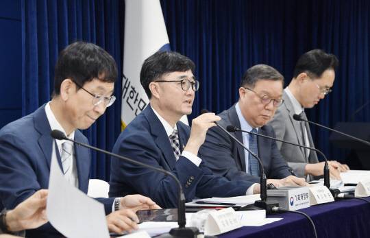 임기근 기획재정부 차관이 6월 20일 오전 서울 종로구 정부서울청사에서 열린 '2024년도 경영평가 결과 발표 브리핑'에서 주요내용을 발표하고 있다. 기획재정부 제공.