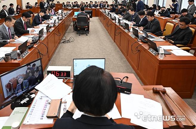 지난 2월 국회 과학기술정보방송통신위원회 인공지능(AI) 현안 공청회 현장. 전자신문DB