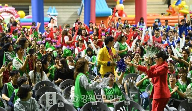 ▲ 강원도는 20일 춘천 호반체육관에서 ‘多함께 꿈꾸고, 多같이 하나 되는 강원’을 주제로 제18회 세계인의 날 기념행사를 개최했다. 서영