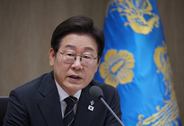 이재명 대통령이 19일 서울 용산 대통령실청사에서 국무회의를 주재하고 있다. 김지훈 기자