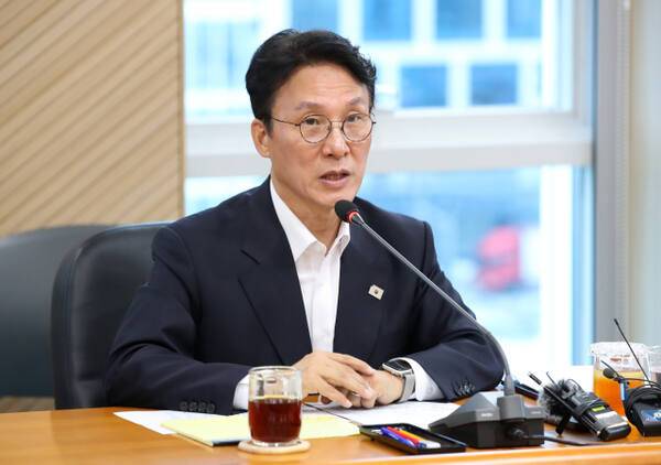 김민석 국무총리 후보자가 20일 대구 수성구 대구디지털혁신진흥원에서 열린 '인공지능 전환(AX) 연구거점 조성을 위한 경청 간담회'에서 모두발언하고 있다. 연합뉴스