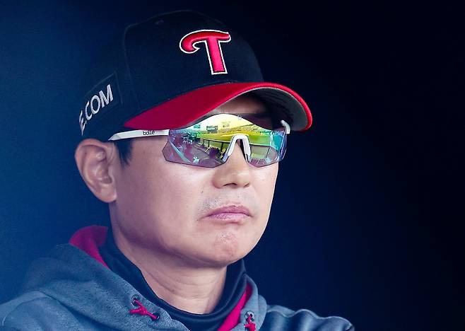 염경엽 LG 감독은 20일 우천 취소된 잠실 두산전을 앞두고 전반기 남은 17경기 전력을 다하리라 다짐했다.|뉴시스