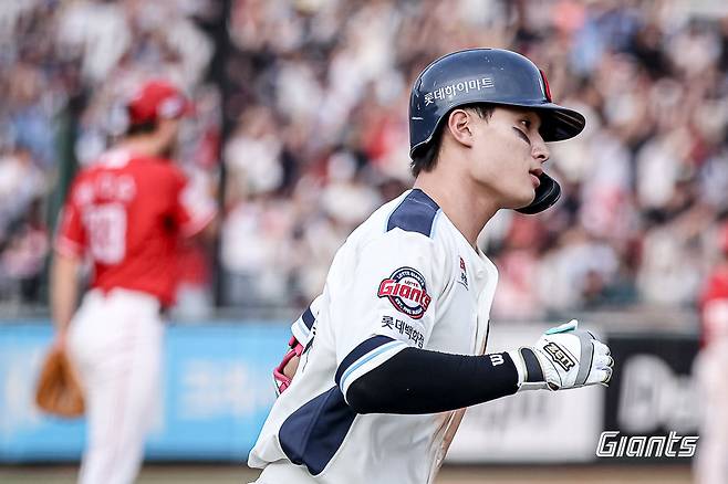 롯데 윤동희는 19일 병원검진에서 허벅지의 근육 손상을 80%를 회복했다는 소견을 들었다. 부상자가 많은 팀은 주축 윤동희의 복귀를 기다리고 있다. 사진제공|롯데 자이언츠