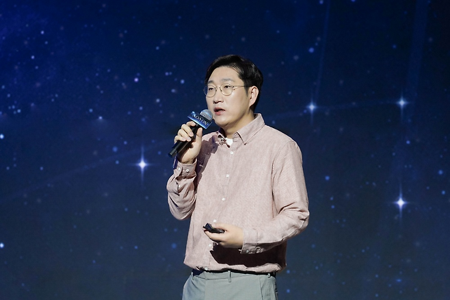 전재학 디렉터는 '로스트아크'에 변화가 필요한 시점이며, 경제부터 업데이트 주기까지 많은 부분을 바꿔나갈 것이라고 발표했다.(제공=스마일게이트).