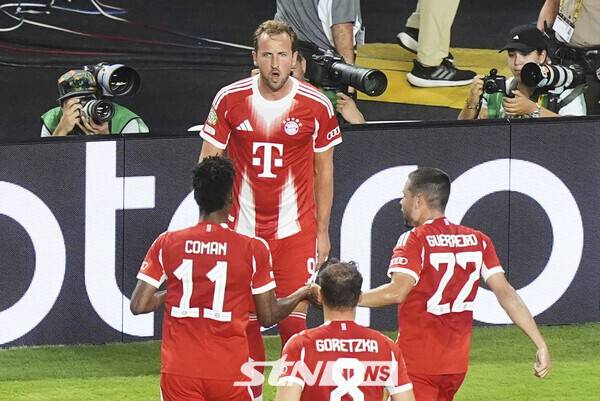 선제골을 터트린 후 포효하는 바이에른 뮌헨 해리 케인. 사진┃뉴시스/AP