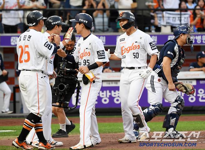 11일 대전 한화생명볼파크에서 열린 한화 이글스와 두산 베어스의 경기. 2회말 1사 만루 한화 이원석이 만루포를 날린 뒤 환호하고 있다. 대전=박재만 기자 pjm@sportschosun.com/2025.06.11/
