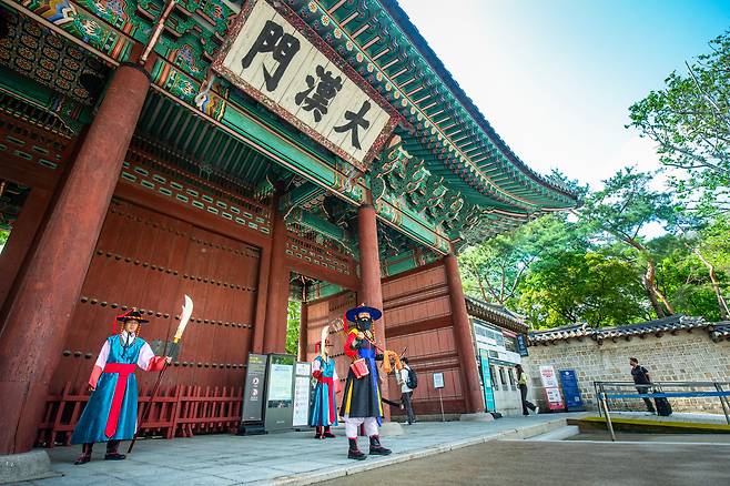허리가 아파온다. 꼿꼿한 자세를 유지해야 했기 때문. /김용재 영상미디어 기자