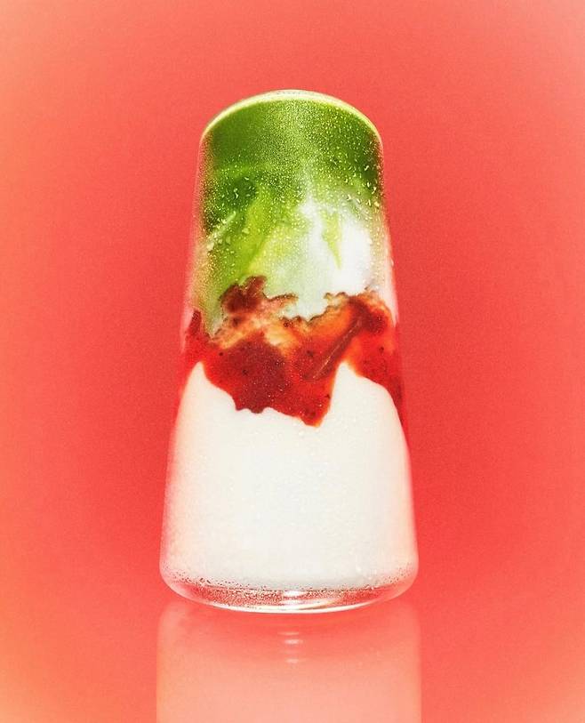 블랭크 스트리트 커피의 말차 메뉴 중 하나인 딸기 쇼트케이크 말차 / 인스타그램 캡처