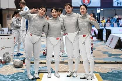 왼쪽부터 전하영, 김정미, 최세빈, 서지연 선수. 대한펜싱협회 제공