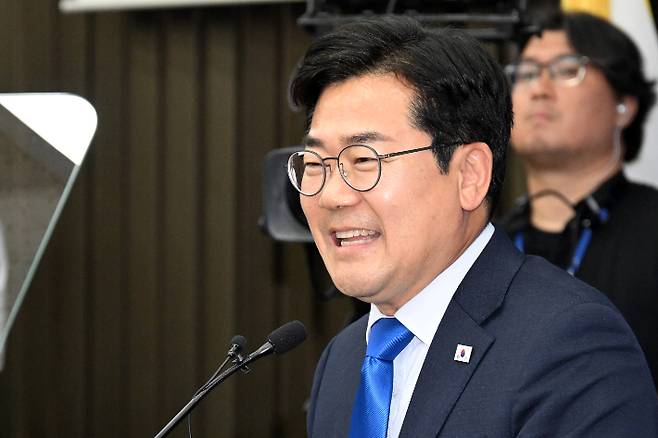 13일 서울 여의도 국회에서 열린 제22대 국회 더불어민주당 원내대표 선출을 위한 의원총회에서 박찬대 당대표 직무대행 겸 원내대표가 발언을 하고 있다. 윤창원 기자