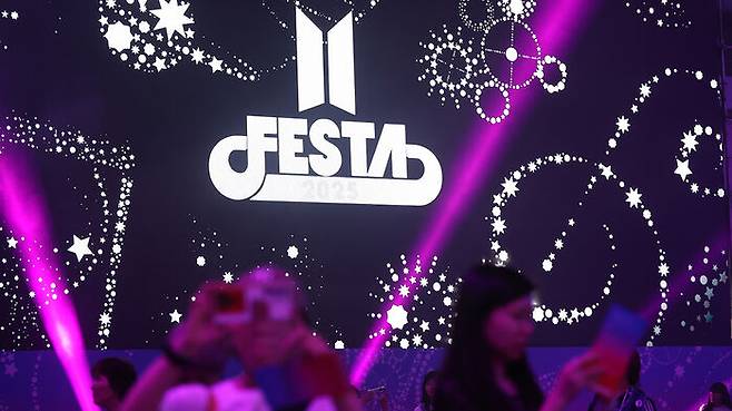 지난 13일 경기 고양시 일산서구 킨텍스에서 방탄소년단 데뷔 12주년 기념 축제 '2025 BTS 페스타'(2025 BTS FESTA)가 열리고 있다.