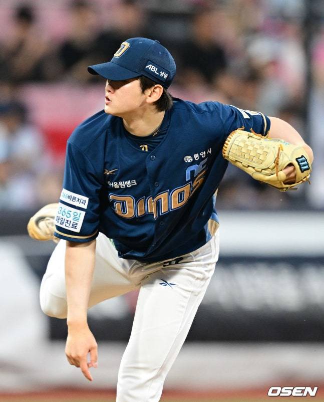 NC 전사민이 21일 수원 KT전 8회말 역투하고 있다.