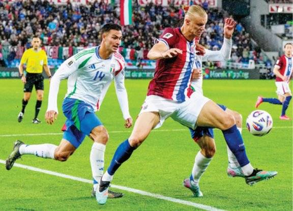 이탈리아 축구 국가대표팀이 6월 6일(현지 시간) 2026 FIFA(국제축구연맹) 북중미월드컵 유럽 지역 예선 I조 조별리그 첫 경기에서 노르웨이에 0-3으로 패했다. 뉴시스