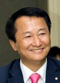 이제학은 사단법인 힐링산업협회 회장.