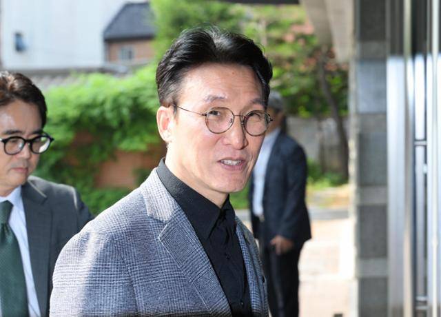 김민석 국무총리 후보자가 18일 서울 종로구 통인동 금융감독원 연수원에 마련된 인사청문회 준비 사무실로 출근하고 있다. 홍인기 기자