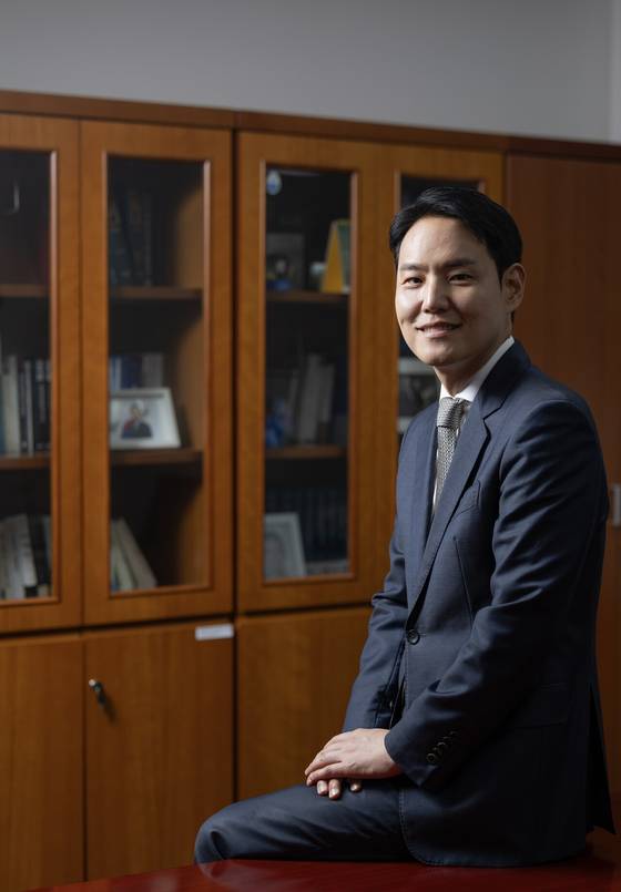 김한규 더불어민주당 의원이 11일 인터뷰에서 “상식적이고 유능한 정치인이라는 평가를 받고 싶다”고 했다. 김정훈 기자