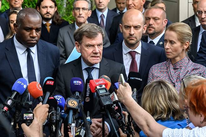 요한 바데풀 독일 외무장관, 장 노엘 바로 프랑스 외무장관, 데이비드 래미 영국 외무장관, 카야 칼라스 유럽연합(EU) 외교안보 고위대표가 지난 20일(현지시간) 스위스 제네바에서 열린 이란과의 핵협상을 마친 후 기자들과 만나 발언하고 있다. AFP연합뉴스