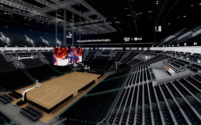 스페인 ‘로이그 아레나’ 실내에 설치된 중앙 스코어 보드와 대형 LED 스크린. 모두 LG전자 제품이다. <LG전자>