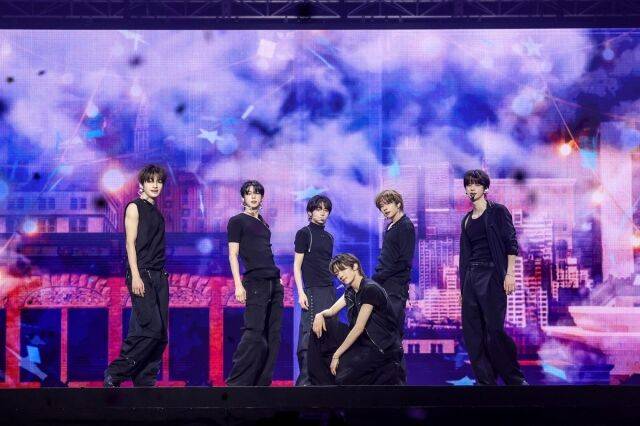 그룹 투어스 첫 번째 단독콘서트/플레디스 엔터테인먼트