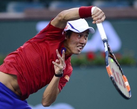 일본 니시코리 케이가 2016년 3월 미국 캘리포니아 인디언웰스 테니스 가든에서 열린 BNP 파리바 오픈에서 USA 존 이스너를 상대로 경기를 펼치고 있다.EPA 연합뉴스