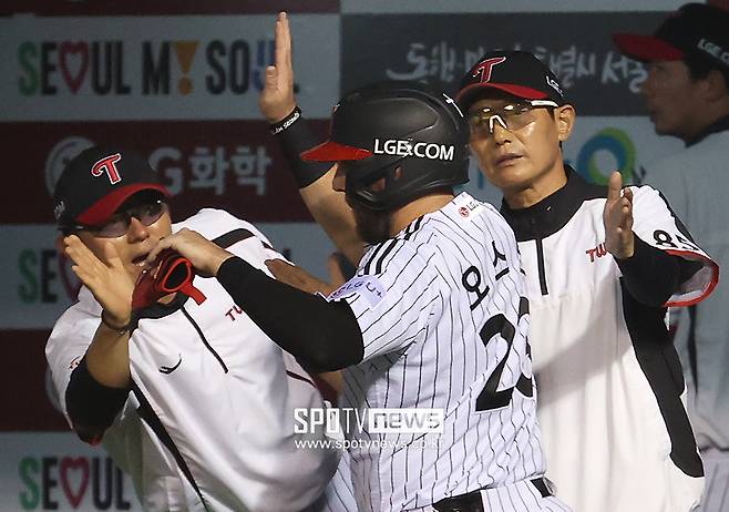 ▲ 염경엽 감독 오스틴 ⓒ곽혜미 기자