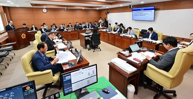 울산시의회 예산결산특별위원회는 23일 2025년도 제1회 울산광역시교육비특별회계 추가경정예산안에 대해 심사하고 수정의결했다. 시의회 제공