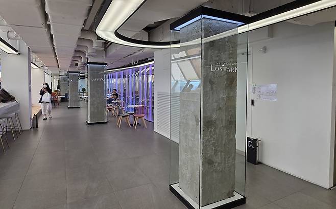 - 굿즈까지 구매했다면 빛의 라운지에서 휴식을 취하세요