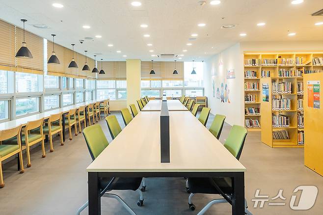 리모델링 후 재개관하는 양천구 영어특성화도서관 모습.(양천구 제공)