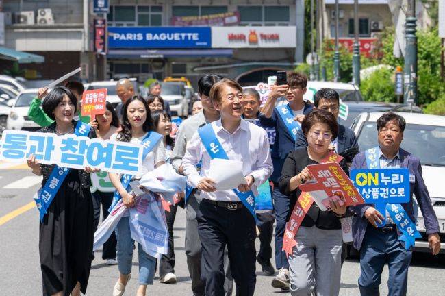 광주시 서구가 골목상권 활성화와 지역경제 회복을 위해 전국 최초로 전 지역을 온누리상품권 사용 가능 지역으로 전환했다. 서구 제공