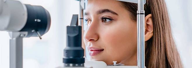 안과 검사 모습. 국내 바이오 기업이 실명을 부르는 당뇨망막병증을 혈액 검사로 조기 진단하는 소프트웨어 의료기기를 개발해 국내외에서 허가를 받았다./Northern vision Care