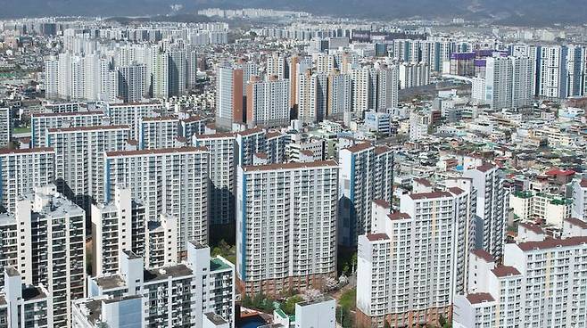 지난 4월 기준 전국 미분양 주택은 6만7793가구로 이중 지방 미분양 물량은 5만1888가구 수준이다.ⓒ뉴시스