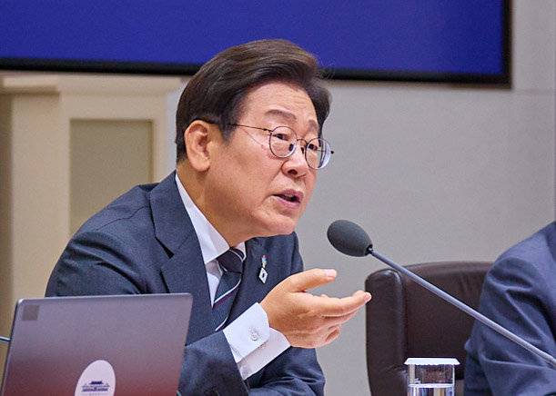 이재명 대통령이 지난 19일 서울 용산 대통령실청사에서 제26회 국무회의를 주재하고 있다. (이재명 대통령 SNS) 2025.6.20/뉴스1