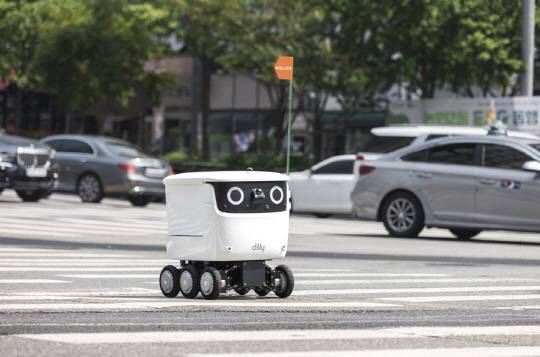 배달로봇 '딜리'의 신규 모델. 우아한형제들 제공