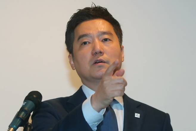 김세의 가로세로연구소 대표가 7일 오후 서울 강남구 스페이스쉐어에서 열린 배우 김수현의 중대범죄 관련 기자회견에서 인사말을 하고 있다. 뉴시스