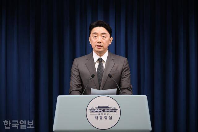 강훈식 대통령 비서실장이 23일 서울 용산 대통령실청사에서 장관 후보자에 대한 브리핑을 하고 있다. 왕태석 선임기자