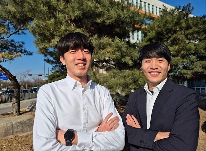 한국투자증권 우문현답팀의 김기완 인천PB센터 대리(왼쪽)와 권오연 동래PB센터 대리./사진=한경DB